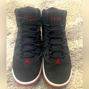 Used Kids Jordan Max Aura Black and Red Size 5.5 boys
